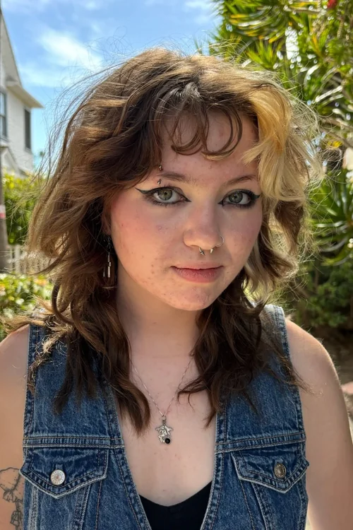 Profile image of Claire Geare