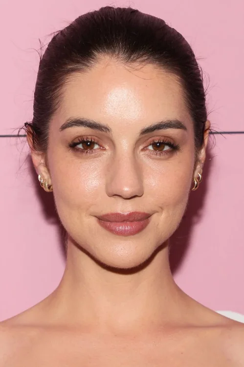 Profile image of Adelaide Kane